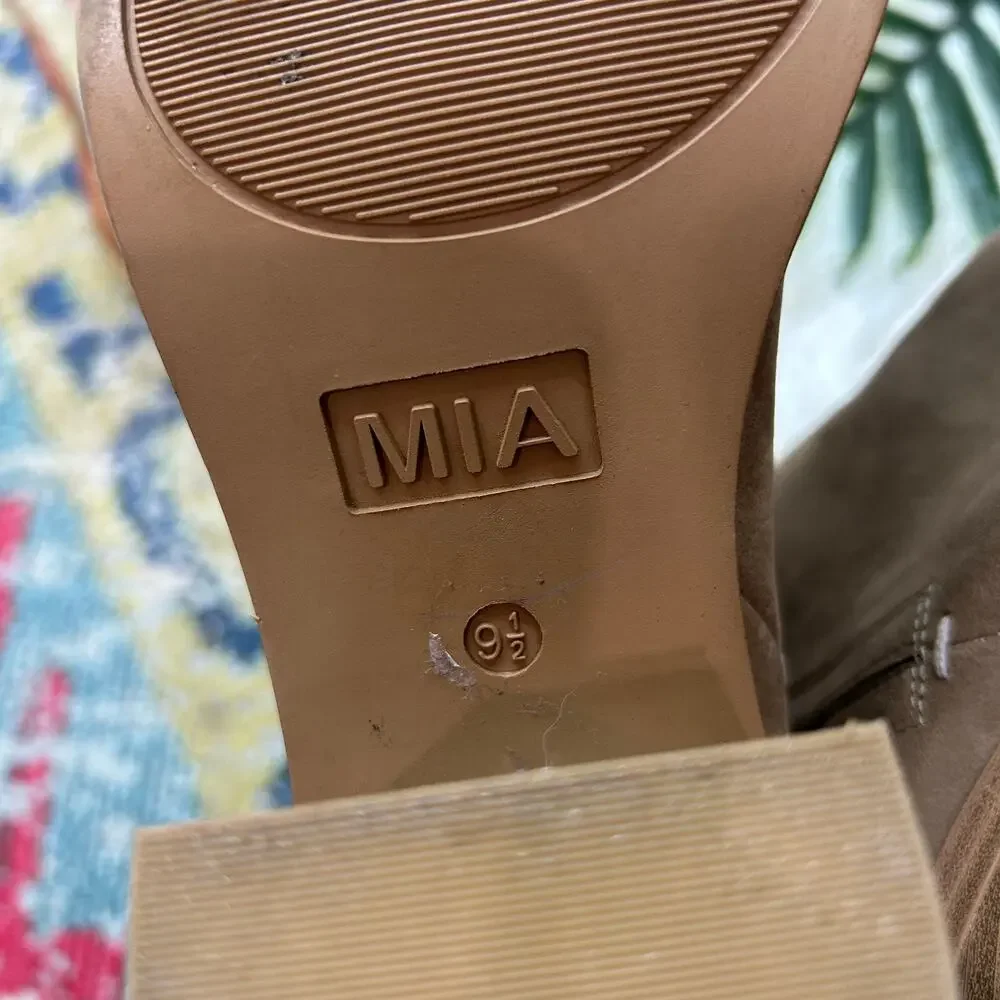 MIA Brown Heeled Ankle Boot Bootie 9.5 Neutral Square Toe Block Heel